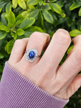 Cargar imagen en el visor de la galería, 0923: Vintage: 14ct White Gold Cornflower Blue Star Sapphire Diamonds Ring- very special