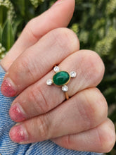 Cargar imagen en el visor de la galería, 1458: Vintage: Extraordinary 18ct Gold Emerald Diamonds Geometric Set Ring