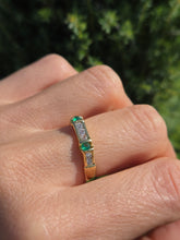 Load image into Gallery viewer, 1195: Vintage Rare: 18ct Gold Green Diopside Sapphires Stacker Ring