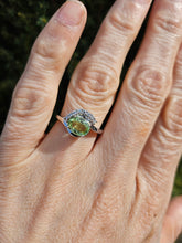 Cargar imagen en el visor de la galería, 1384: Vintage: 18ct White Gold Green Paraiba Tourmaline Diamonds Ring- Exquisite