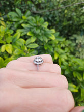 Cargar imagen en el visor de la galería, 0330: Vintage: 18ct White Gold 25 Diamonds Geometric Cluster Ring- Exquisite