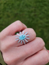 Cargar imagen en el visor de la galería, 1562: Vintage: 18ct White Gold Aquamarine Diamonds Starburst Ring- absolutely fabulous