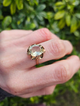 Cargar imagen en el visor de la galería, 0979: Vintage: 9ct Gold Yellow Citrine Solitaire Ring- mature hues, lovely colours