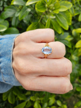 Cargar imagen en el visor de la galería, 0931: Vintage: 18ct Gold Blue Aquamarine Solitaire Ring- LUSH!