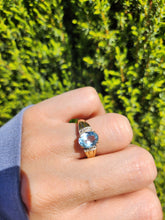 Cargar imagen en el visor de la galería, 1753: Vintage; 9ct Gold Large Swiss Blue Topaz Cocktail Ting- lovely cut an colour