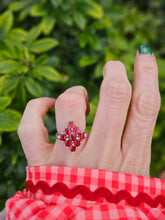 Cargar imagen en el visor de la galería, 0426: Vintage: 9ct White Gold Red Topaz Diamonds Geometric Set Cocktail Ring