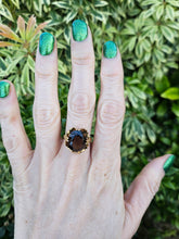 Cargar imagen en el visor de la galería, 0498: Vintage: 9ct Gold Large Cognac Quartz Ring- Date Mark 1972