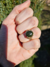 Cargar imagen en el visor de la galería, 1130: Vintage Rare: 9ct Gold Green Nephrite "Carbuncle" Ring- ornate shan