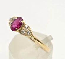 Cargar imagen en el visor de la galería, 2332 Vintage: 18ct Gold Ruby Diamonds Trefoil Set Ring- Lovely piece
