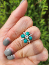 Cargar imagen en el visor de la galería, 9080: Vintage Old : 18ct Gold Turquoise Diamonds Flowerhead Ring- sparkling symmetr