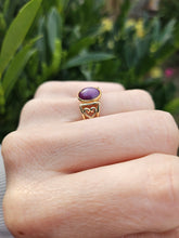 Cargar imagen en el visor de la galería, 0994: Vintage: 9ct Gold Cabochon Star Ruby Openwork Ring- a splendid example