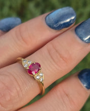 Cargar imagen en el visor de la galería, 2332 Vintage: 18ct Gold Ruby Diamonds Trefoil Set Ring- Lovely piece