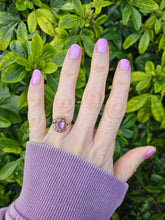 Cargar imagen en el visor de la galería, 0789: Vintage: Rare: 9ct Gold Lilac Amethyst Heart Set Ring- Date-Mark 1959 - 65 years old
