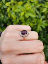 Cargar imagen en el visor de la galería, 0586: Vintage: 18ct Gold Almandine Garnet Diamonds Halo Ring- a beauty,
