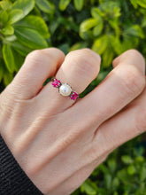 Cargar imagen en el visor de la galería, 0810: Vintage: 18ct White Gold Cultured Pearl Rubies 3_Stone Ring- eclectic design