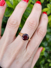 Load image into Gallery viewer, 1293: Vintage: 9ct Gold Round Cut Almandine Garnet Solitaire Ring-