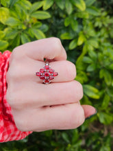 Cargar imagen en el visor de la galería, 0426: Vintage: 9ct White Gold Red Topaz Diamonds Geometric Set Cocktail Ring