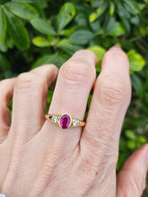 Cargar imagen en el visor de la galería, 0794:Vintage: 18ct Gold Ruby (0.79ct) Twin Diamonds (0.32ct) Ring- classic beauty, good weight