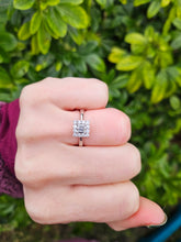 Cargar imagen en el visor de la galería, 6170: Vintage: 18ct White Gold Geometric Set Diamonds (0.41ct) Ring