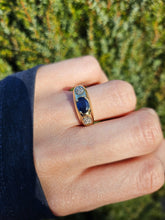 Cargar imagen en el visor de la galería, 1119: Vintage; 9ct Gold Blue Sapphire Diamonds Ring- hallmarked in London