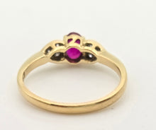 Cargar imagen en el visor de la galería, 2332 Vintage: 18ct Gold Ruby Diamonds Trefoil Set Ring- Lovely piece