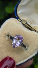Load image into Gallery viewer, 6422 Vintage: 9ct White Gold Pear-Cut Lilac Amethyst Ring