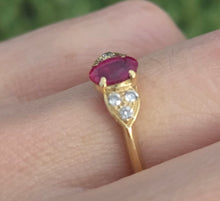 Cargar imagen en el visor de la galería, 2332 Vintage: 18ct Gold Ruby Diamonds Trefoil Set Ring- Lovely piece