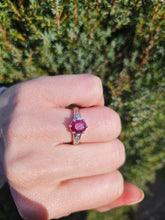 Cargar imagen en el visor de la galería, 1411: Vintage: 9ct White Gold Rich Red Ruby Diamonds Dress Ring- crisp, clean , eye candy