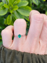 Cargar imagen en el visor de la galería, 0421: Vintage: 18ct White Gold Emerald Solitaire Dress/Stacker
