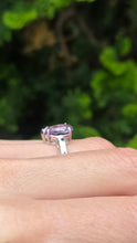 Load image into Gallery viewer, 6422 Vintage: 9ct White Gold Pear-Cut Lilac Amethyst Ring