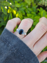 Cargar imagen en el visor de la galería, 0773: Vintage: 18ct White Gold Royal Blue Sapphires Diamonds Ring- crisp, clean, sparkling, nice weight