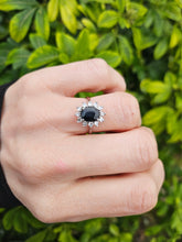 Cargar imagen en el visor de la galería, 0769: Vintage; 18ct White Gold French Blue Sapphire 12 Diamonds Cluster Ring