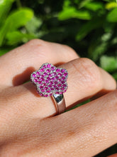 Cargar imagen en el visor de la galería, 6124: Vintage: Exquisite 18 White Gold 65 Pink Sapphires Cocktail Ring- elegant sophistication