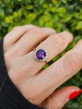 Cargar imagen en el visor de la galería, 0405: Vintage: 18ct Gold & Deep Purple Amethyst 12 Diamonds Cluster Ring
