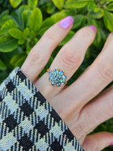 Cargar imagen en el visor de la galería, 0896: Vintage: 9ct Gold 11 Swiss Blue Topaz Flower Head Ring- inspired design