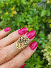 Load image into Gallery viewer, 6122: Vintage Rare: 9ct Gold Photo Locket/Mourning Signet Ring- lovely condition
