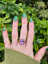 Cargar imagen en el visor de la galería, 0435: Vintage 9ct Gold 11 Lilac Amethysts Flower Head Ring-