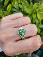 Cargar imagen en el visor de la galería, 1247: Vintage: 9ct White Gold 7 Emeralds 6 Diamonds Geometric Cluster Ring- eye candy