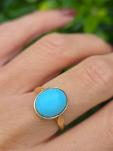Load image into Gallery viewer, 2189: Vintage; 14ct Gold Cabochon Turquoise Solitaire Ring- curvaceous beauty