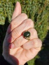Cargar imagen en el visor de la galería, 1130: Vintage Rare: 9ct Gold Green Nephrite "Carbuncle" Ring- ornate shan
