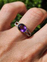 Cargar imagen en el visor de la galería, 1031: Vintage 9ct Gold Amethyst Diamonds Openwork Dress Ring- sparkling design