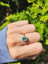 Load image into Gallery viewer, 1723: Vintage: 18ct Gold Emerald 32 Diamonds Dress Ring- elegant eye candy