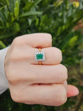 Cargar imagen en el visor de la galería, 1179: Vintage: 18ct Gold Rectangular Cut Emerald 14 Diamonds Cocktail Ring- true beauty