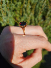 Cargar imagen en el visor de la galería, 1094: Vintage: 9ct Gold Round Cut Red Garnet Solitaire- Date Mark 1974