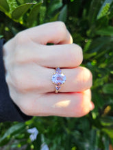Cargar imagen en el visor de la galería, 1131 Vintage: 9ct Gold Lilac Amethyst Trilogy Dress Ring- captivating cut combination