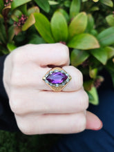 Cargar imagen en el visor de la galería, 0763: Vintage & Rare: 18ct Gold Corundum Alexandrite 10 Diamonds Cocktail Ring- statement weight