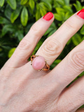 Cargar imagen en el visor de la galería, 1289: Vintage: 9ct Gold Cabochon Pink Coral Ring- Gorgeous