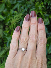 Cargar imagen en el visor de la galería, 2074: Vintage: Platinum Brilliant Cut Diamond (0.63ct) Solitaire Ring - Superb