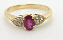 Cargar imagen en el visor de la galería, 2332 Vintage: 18ct Gold Ruby Diamonds Trefoil Set Ring- Lovely piece