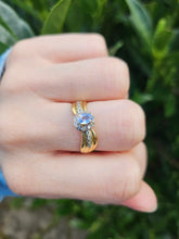 Cargar imagen en el visor de la galería, 1194: Vintage: 18ct Gold Ceylon Blue Sapphire 18 Diamonds Dress Ring- flows beautifully